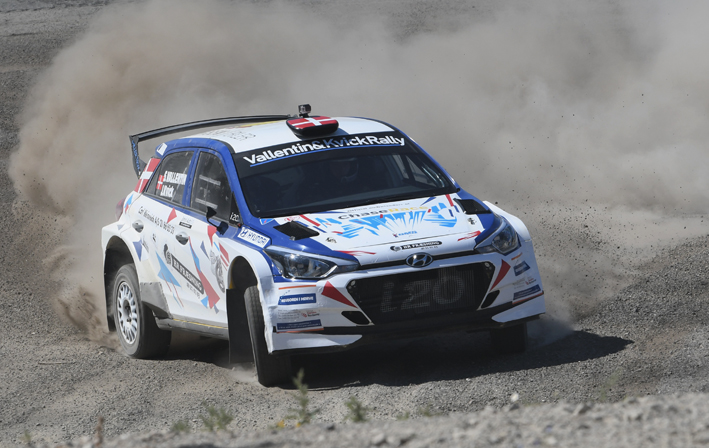 Simon Vallentin og Jeannette Kvick var i R5-racerens varme sæder lørdag, mens der blev lavet optagelse til traileren til efterårets premiere på filmen om talent
(Foto: Morten Dam - autoMOTIV/specialpress)